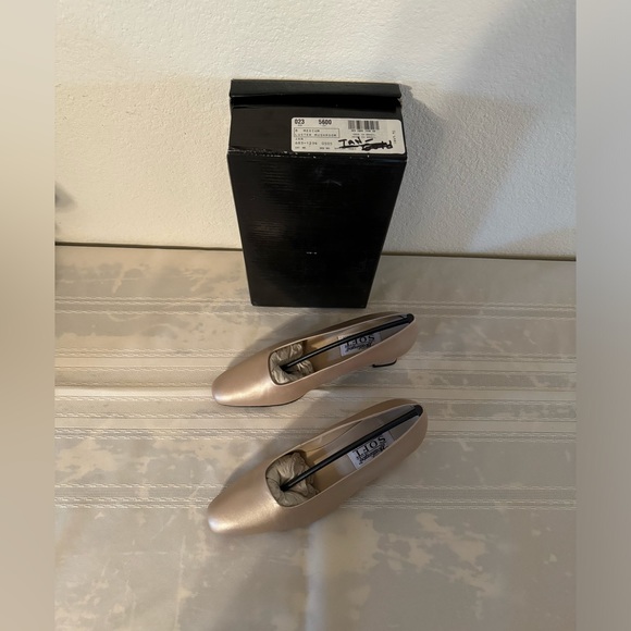 ! Worthington Womens soft collection luster mushroom Slip-On Pumps Heels NWT 8 - Picture 2 of 4